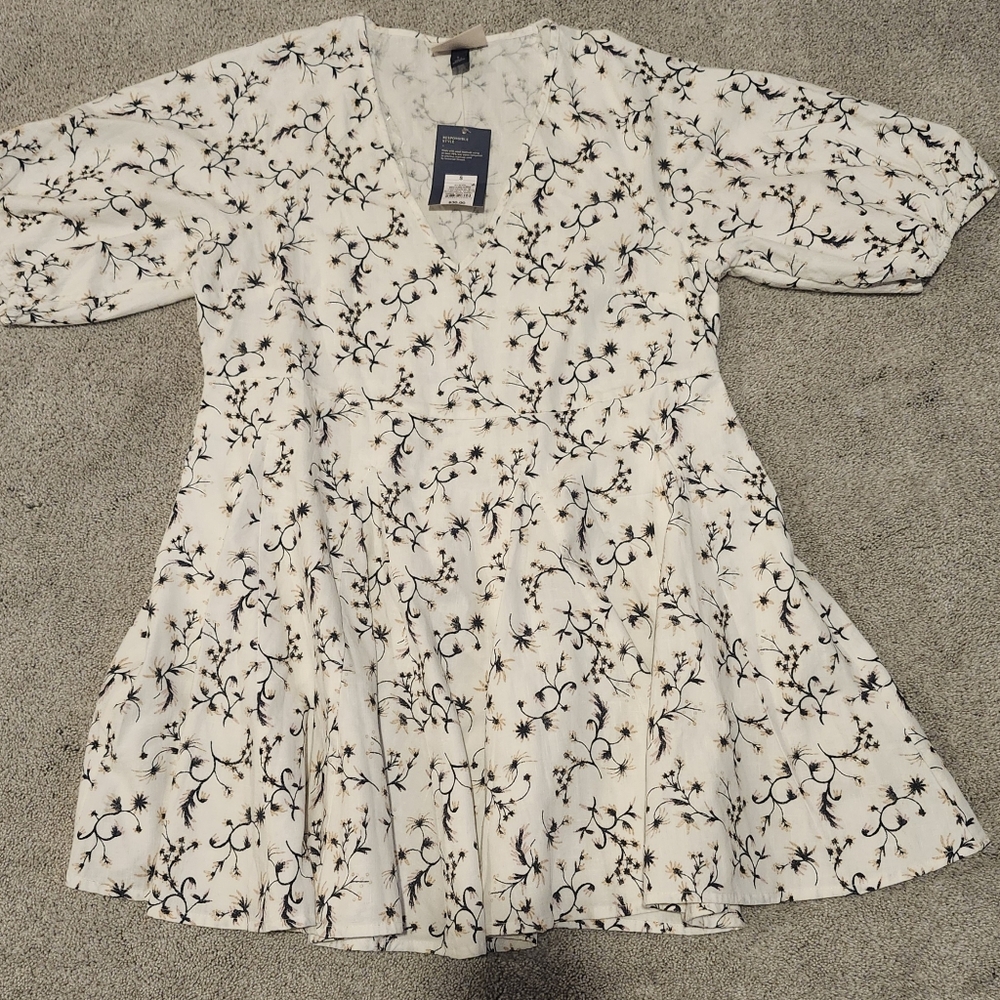 Universal Thread White Floral Dress small
